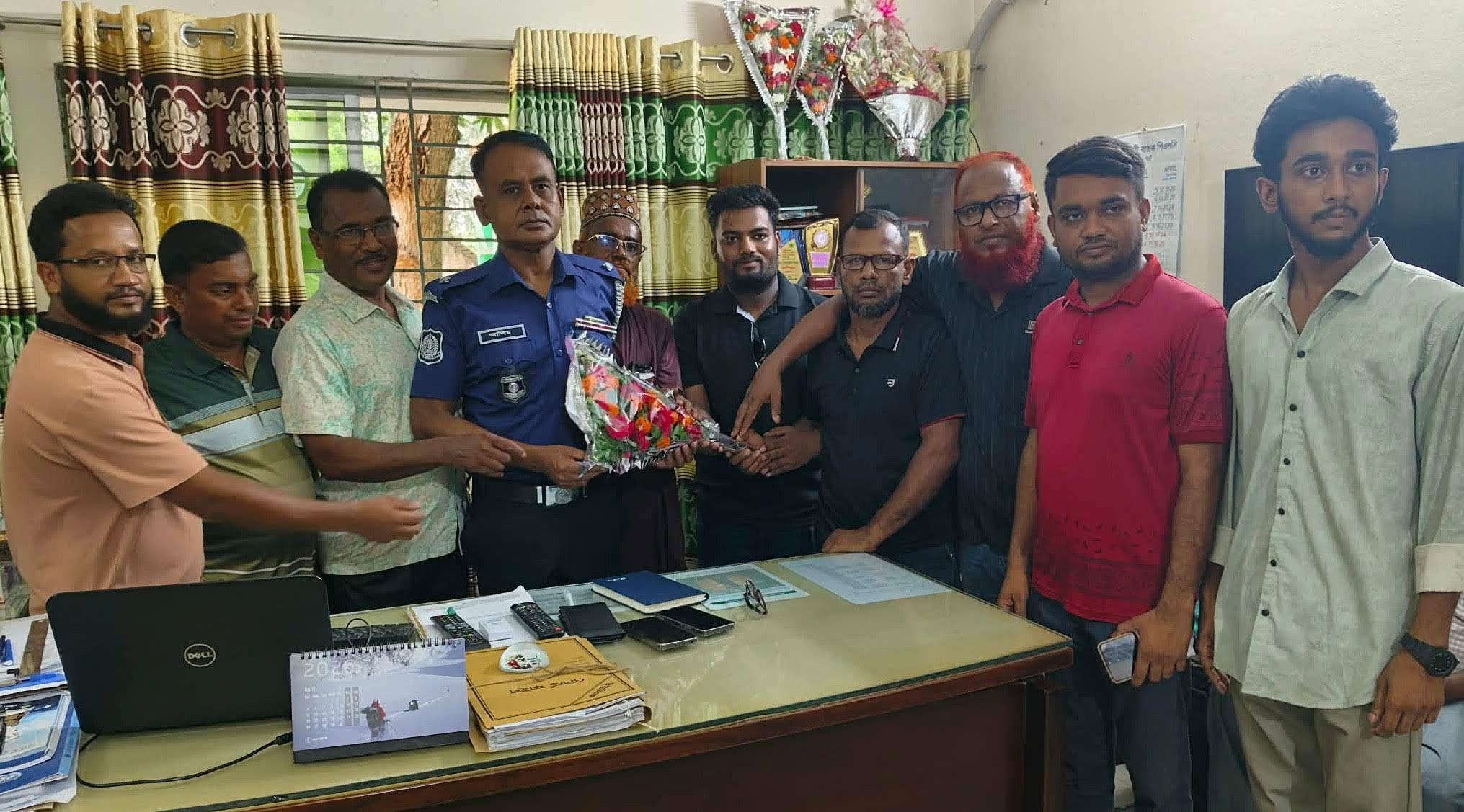 দেবহাটা থানার নবাগত ওসির সঙ্গে রিপোর্টার্স ক্লাবের সৌজন্য সাক্ষাৎ