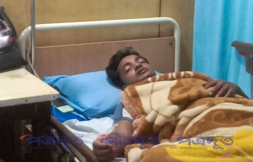 পায়ে পচন, অর্থের অভাবে সংকটাপন্ন সাংবাদিক ফসিয়ারের জীবন