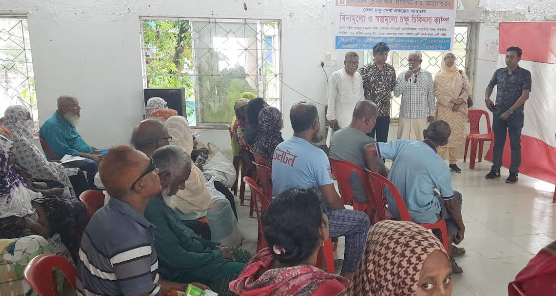 রোটারী ক্লাব অব সাতক্ষীরার বিনামূল্যে ও স্বল্প মূল্যে চক্ষু চিকিৎসা ক্যাম্প