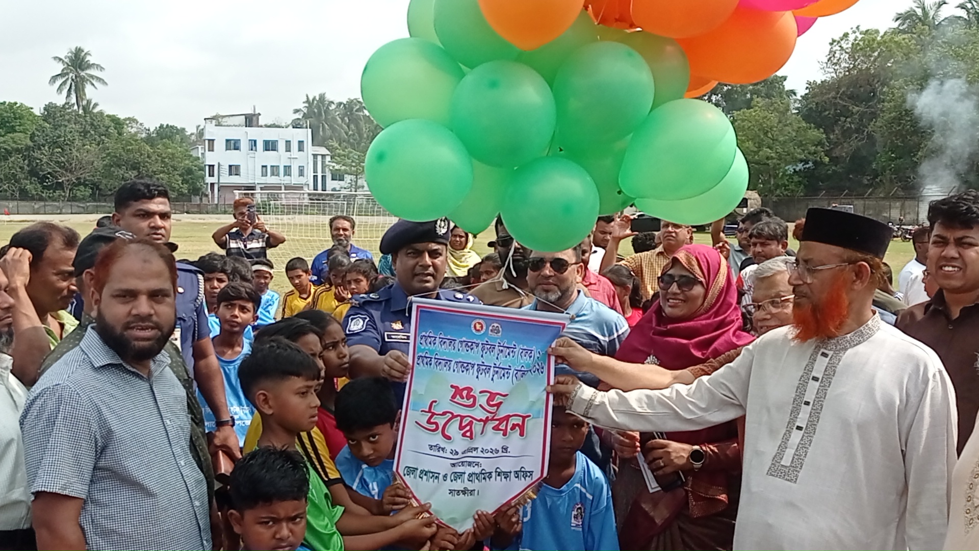 সাতক্ষীরায় তিন দিনব্যাপী প্রাথমিক বিদ্যালয় গোল্ডকাপ ফুটবল টুর্নামেন্টের উদ্বোধন