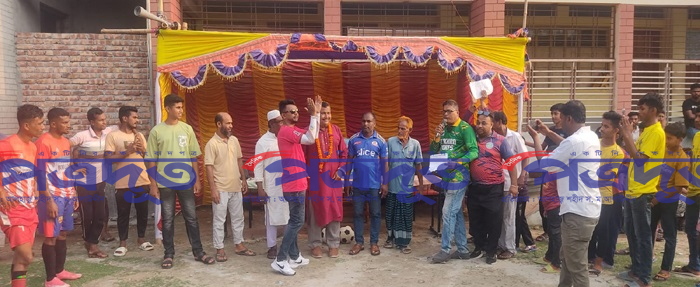 তালায় ফুটবল টুর্নামেন্টের উদ্বোধন: পাইকগাছার জয়