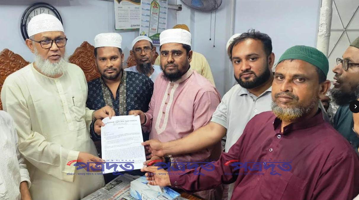দেবহাটার স্বতন্ত্র ইবতেদায়ী মাদরাসার এমপিও’র দাবিতে স্মারকলিপি প্রদান