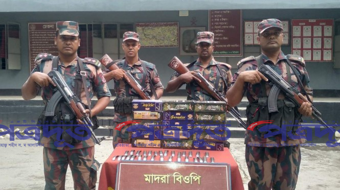 সাতক্ষীরায় বিজিবির অভিযানে ১০ লাখ টাকার ভারতীয় মালামাল আটক