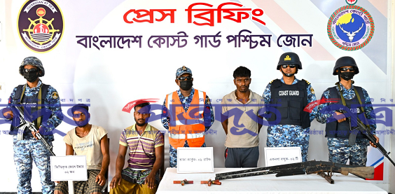 সুন্দরবনে অপারেশন ম্যানগ্রোভ শীল্ড: পৃথক অভিযানে অস্ত্রসহ ডাকাত আটক, দু’জেলে উদ্ধার