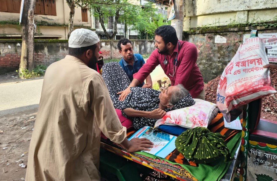 তালায় অ্যাম্বুলেন্স ইস্যু ঘিরে অপ-প্রচারের অভিযোগ