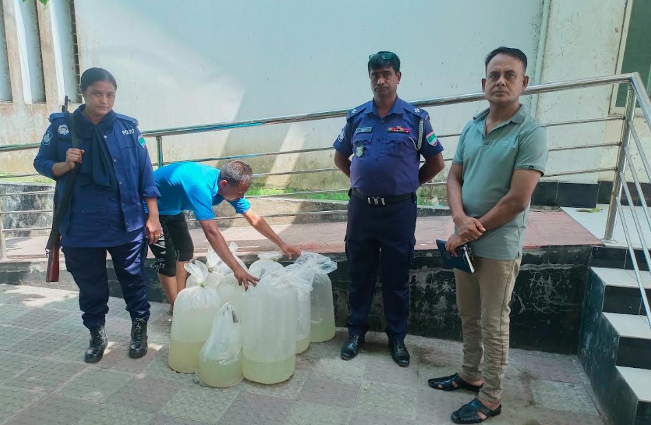 দেবহাটা থানায় আটক ভারতীয় রেনু পোনা ইছামতি নদীতে অবমুক্ত