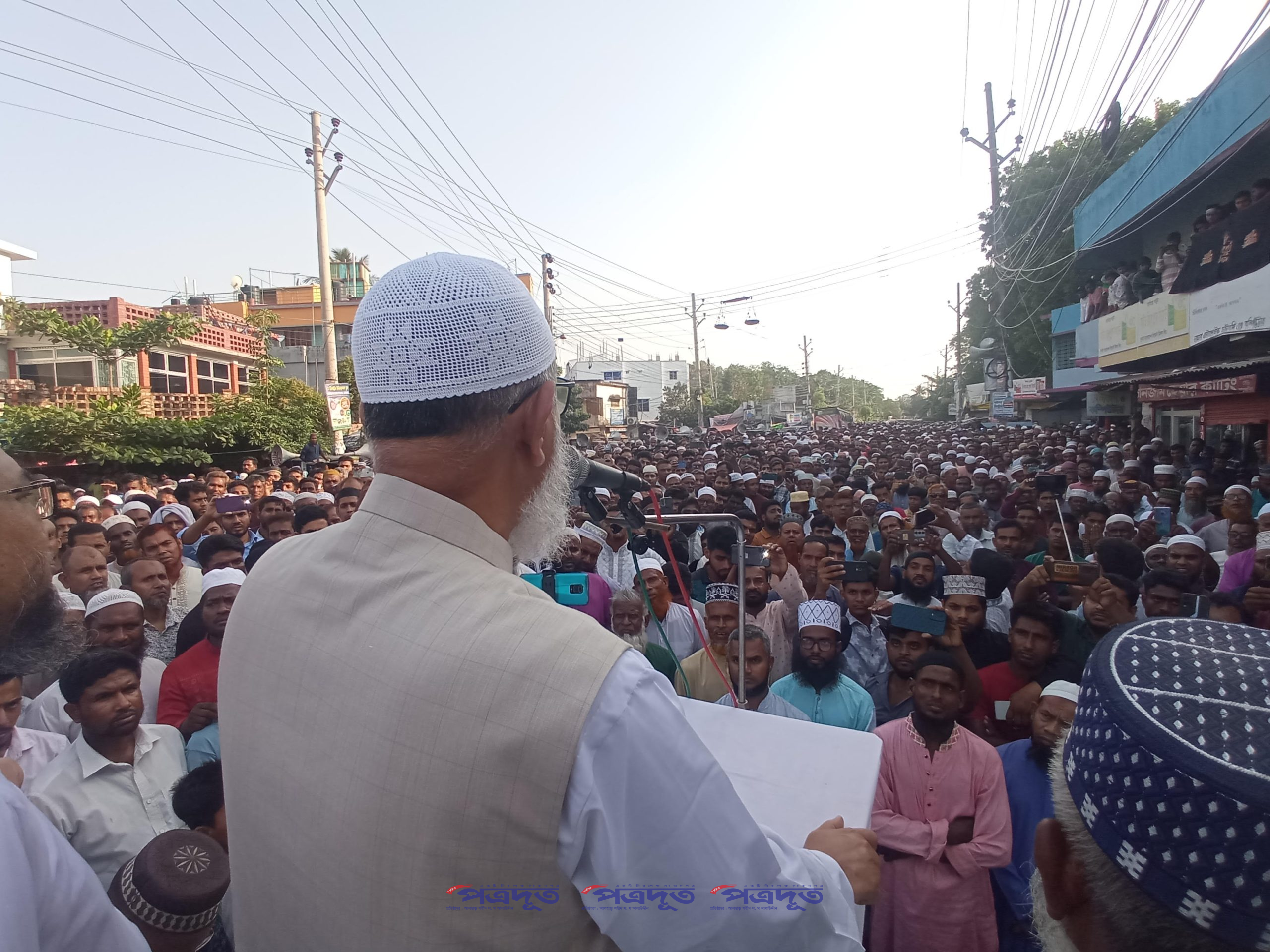 গণভোটের রায় বাস্তবায়নের দাবিতে সাতক্ষীরায় জামায়াতের বিক্ষোভ