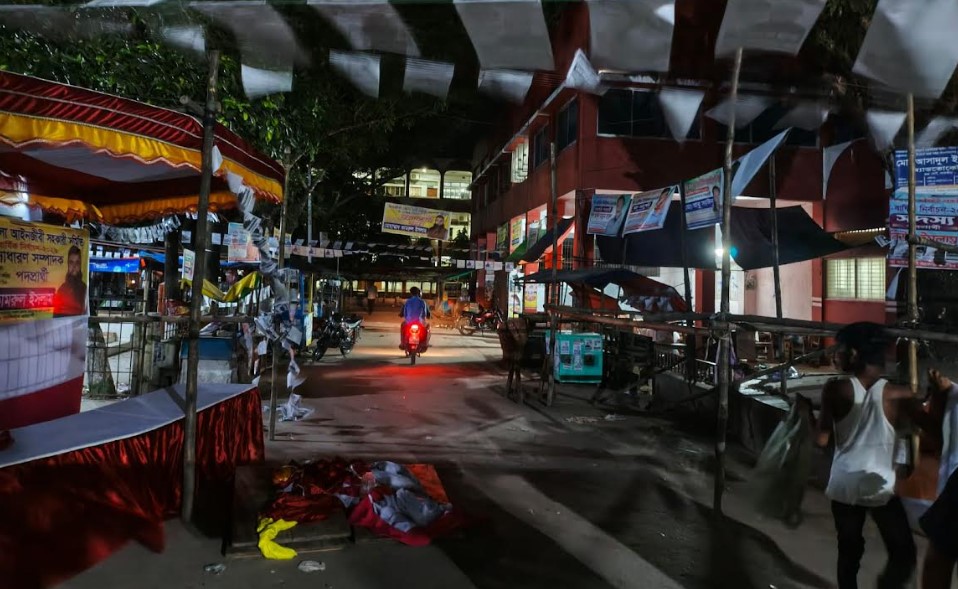 উৎসবের আমেজে আজ সাতক্ষীরা জেলা আইনজীবী সহকারী সমিতির নির্বাচন