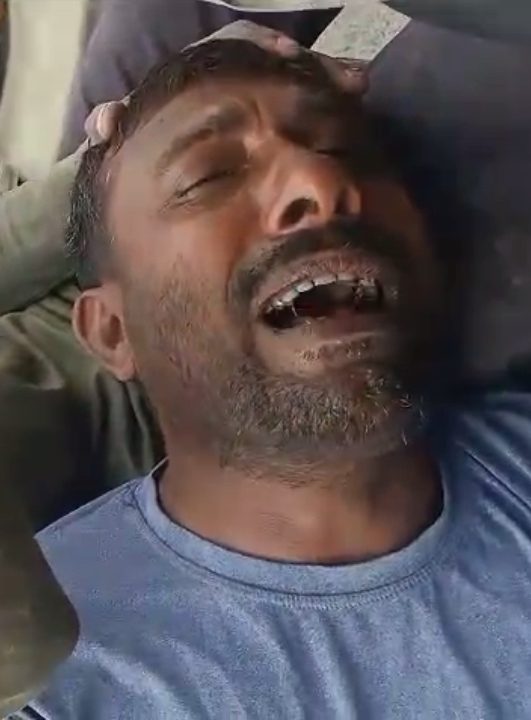 শার্শায় চাঁদার দাবিতে যুবককে খুঁটির সাথে বেঁধে হাতুড়ি দিয়ে পিটিয়ে জখম