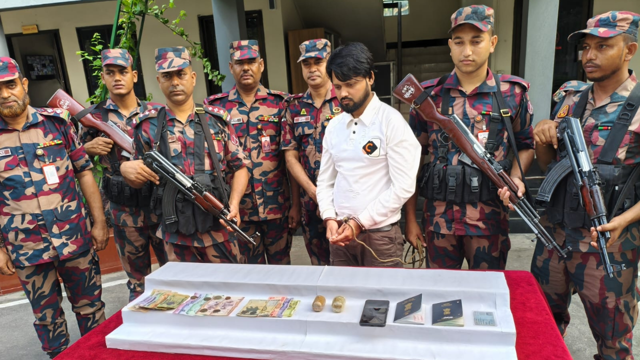 যশোরে ৯০০ গ্রাম স্বর্ণের পেস্টসহ ভারতীয় নাগরিক আটক