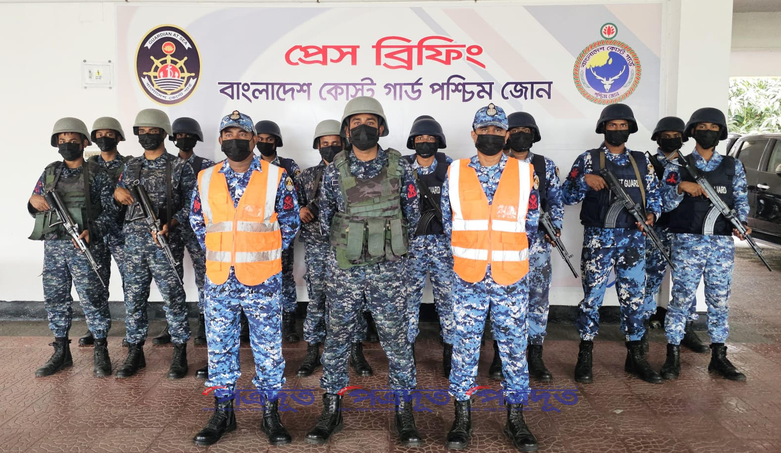 সুন্দরবনকে দস্যুমুক্ত করতে কোস্ট গার্ডের ‘সাঁড়াশি অভিযান’