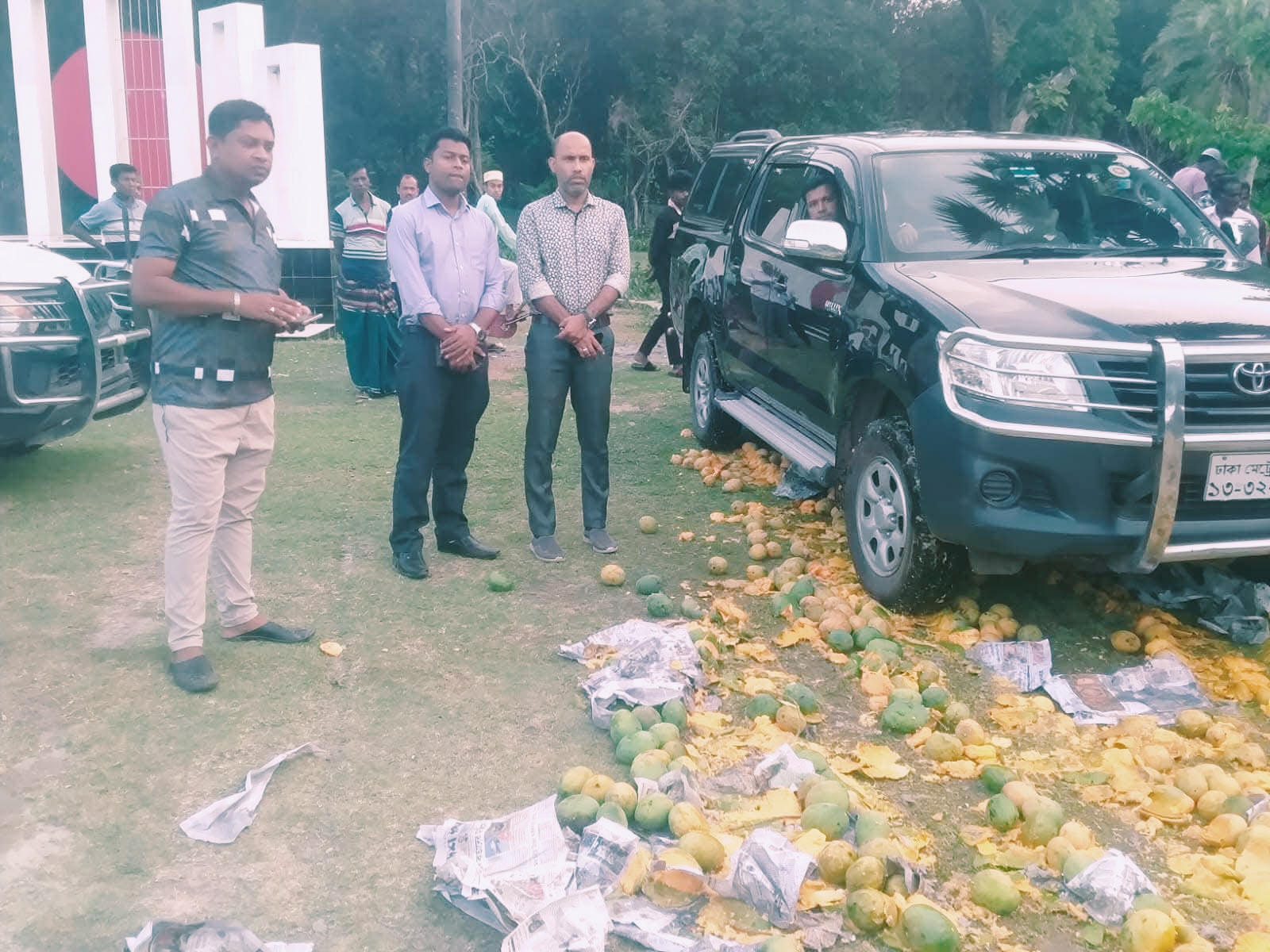 দেবহাটায় আটককৃত ৪৮ ক্যারেট আমে ক্যামিকেল, পরে বিনষ্ট