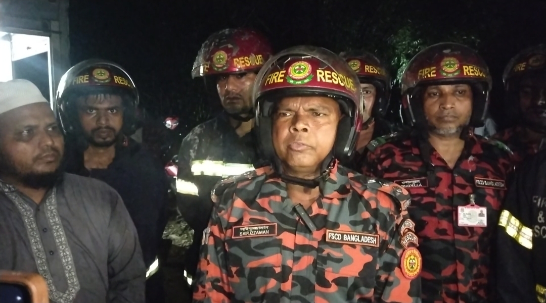 ঝাউডাঙ্গার ওয়ারিয়া গ্রামে তুলার গোডাউনে আগুন