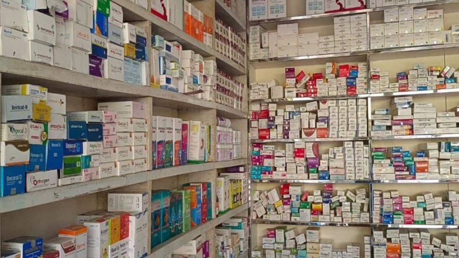 শুক্রবারের চিকিৎসা, ওষুধের অনিশ্চয়তা: সাতক্ষীরার স্বাস্থ্যব্যবস্থার অদৃশ্য সংকট
