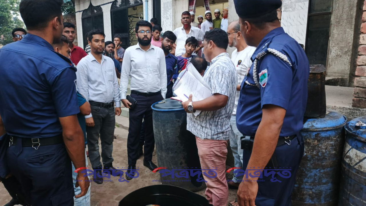 সাতক্ষীরায় অবৈধ ডিজেল মজুদে দুই ব্যবসায়ীকে জেল জরিমানা