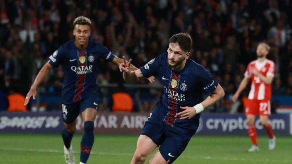 ৯ গোলের থ্রিলার জিতে এগিয়ে থাকলো পিএসজি