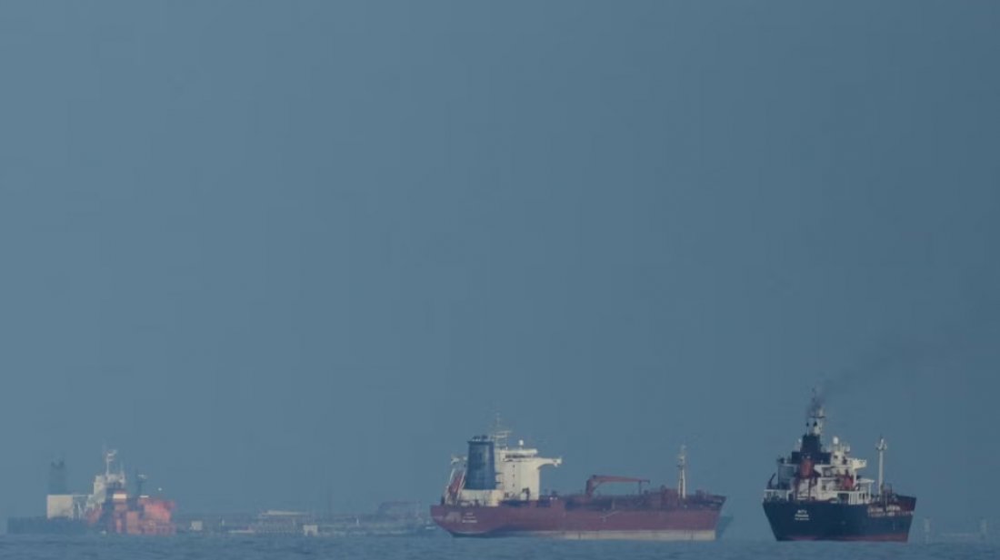 এবার হরমুজ প্রণালি পুরোপুরি বন্ধের ঘোষণা ইরানের