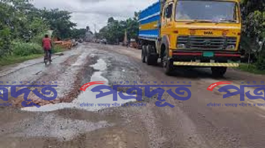 যশোর-সাতক্ষীরা মহাসড়ক যেন মরণফাঁদ