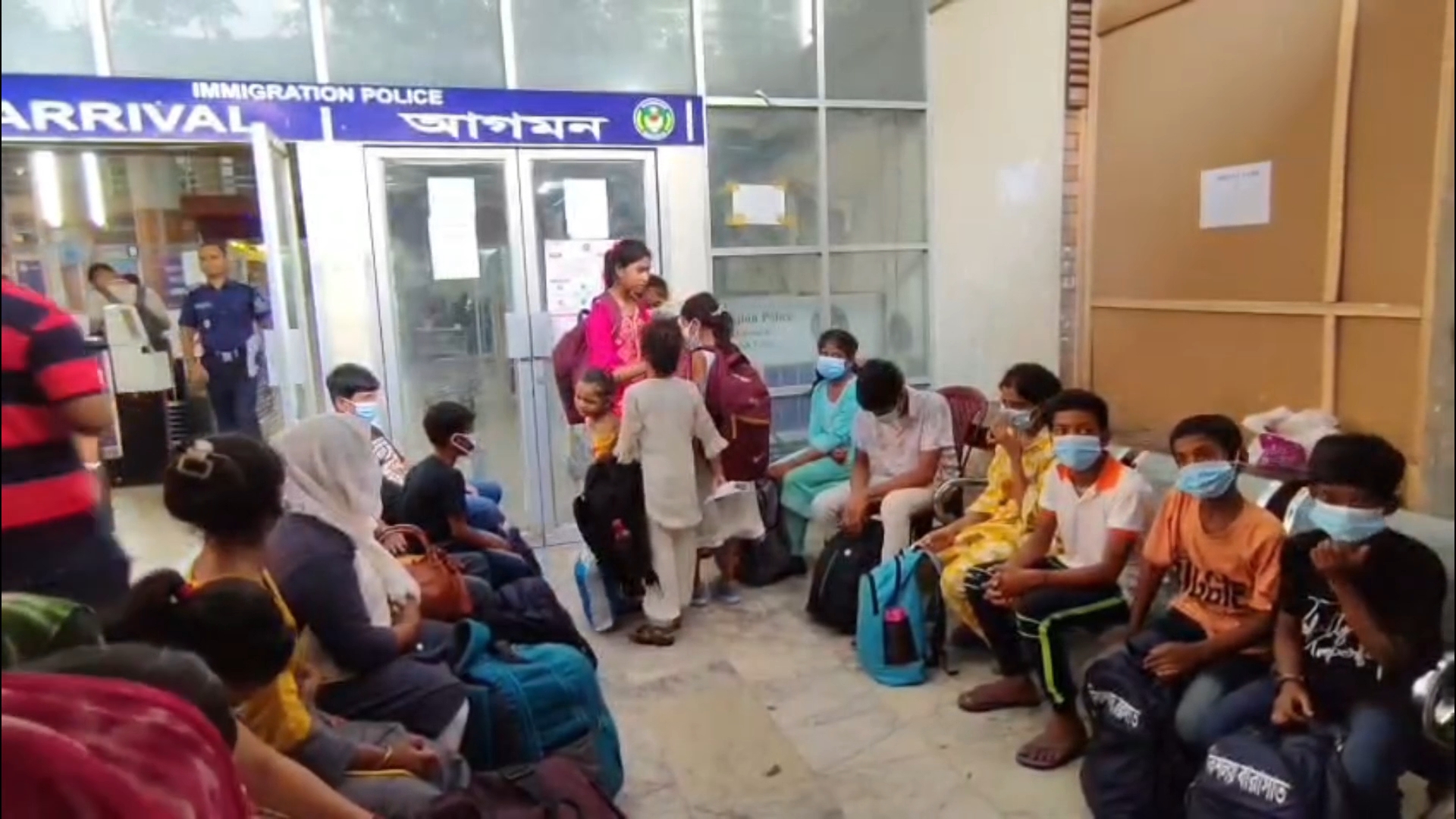 ভারত থেকে ফিরল ২০ বাংলাদেশি শিশু, বাবা-মায়েরা এখনো ওদেশের জেলে