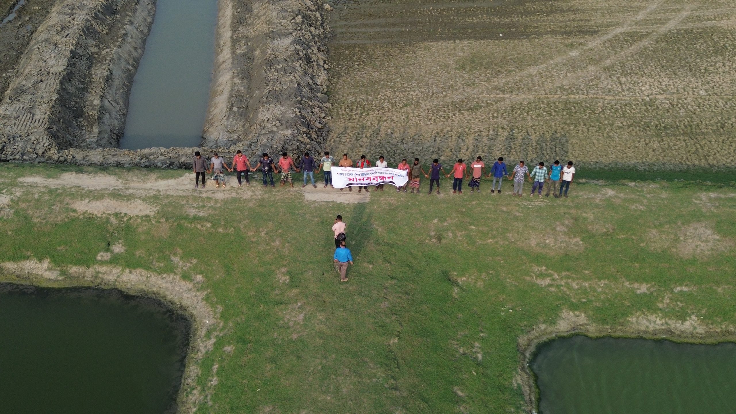 খাল খননের নামে কৃষিজমি নষ্টের অভিযোগে শ্যামনগরে কৃষকদের বিক্ষোভ