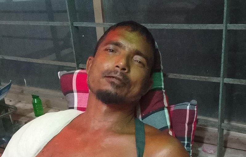 সুন্দরবনে বাঘে-মানুষে লড়াই, বাঘকে কাবু করে হাসপাতালে বাবলু গাজী
