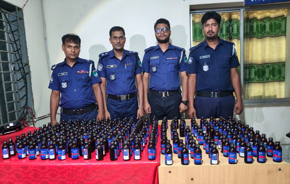 দেবহাটার হাদিপুরে পরিত্যক্ত অবস্থায় ২৩৪ বোতল ফেন্সিডিল উদ্ধার