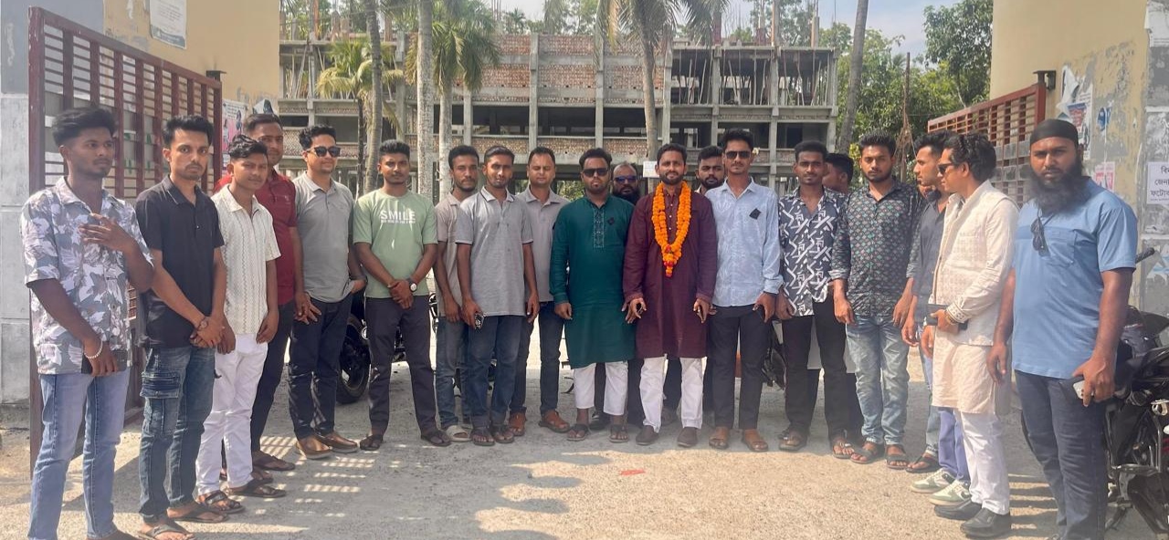 ছাত্রদল ঢাকা মহানগর পশ্চিমের নবনিযুক্ত সহ-সভাপতি জিএম আল-মামুন অভিকে ফুলেল শুভেচ্ছায় বরণ