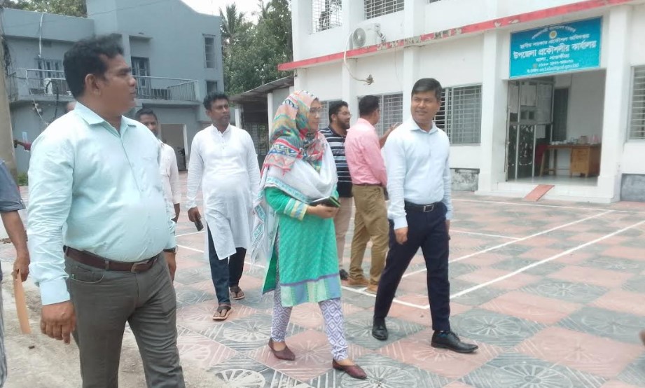 যোগদান করেই বিভিন্ন দপ্তর ঘুরে দেখলেন তালায় নবাগত উপজেলা নির্বাহী অফিসার