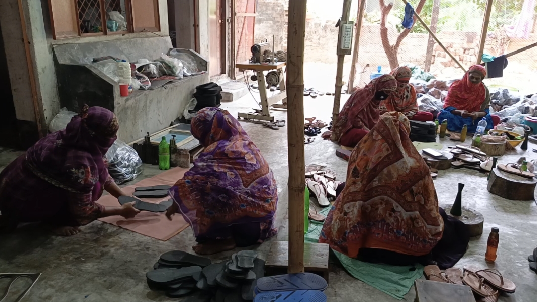 ১ লাখ ২০ হাজার টাকার স্বপ্ন, আজ ২০ শ্রমিকের ভরসা