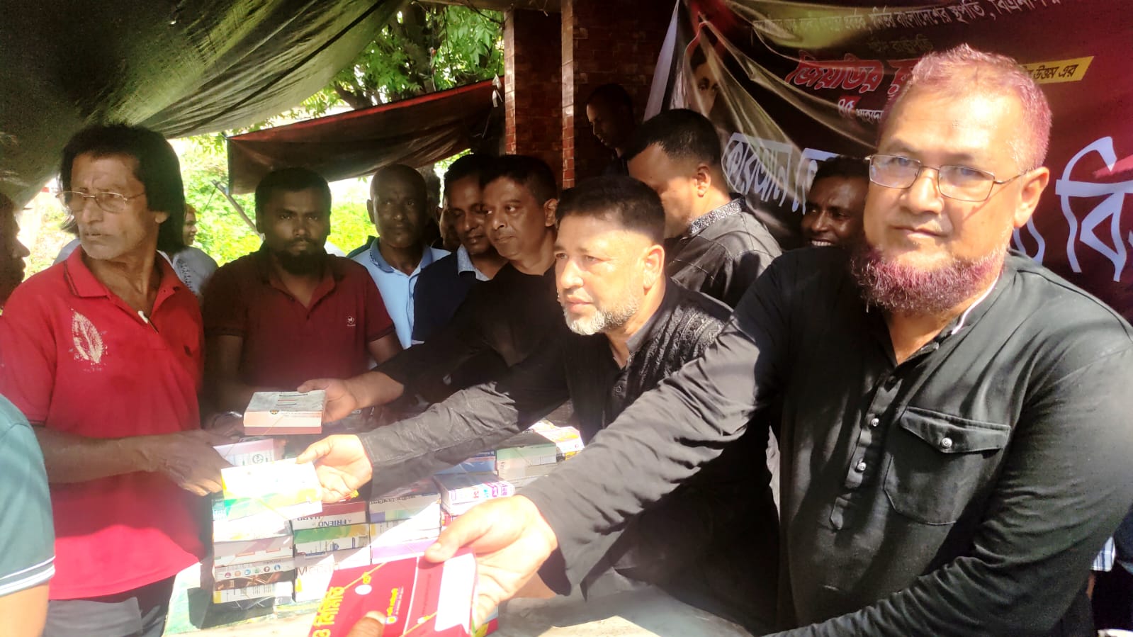 জিয়াউর রহমানের শাহাদাৎ বার্ষিকী উপলক্ষে সাতক্ষীরায় খাদ্য বিতরণ