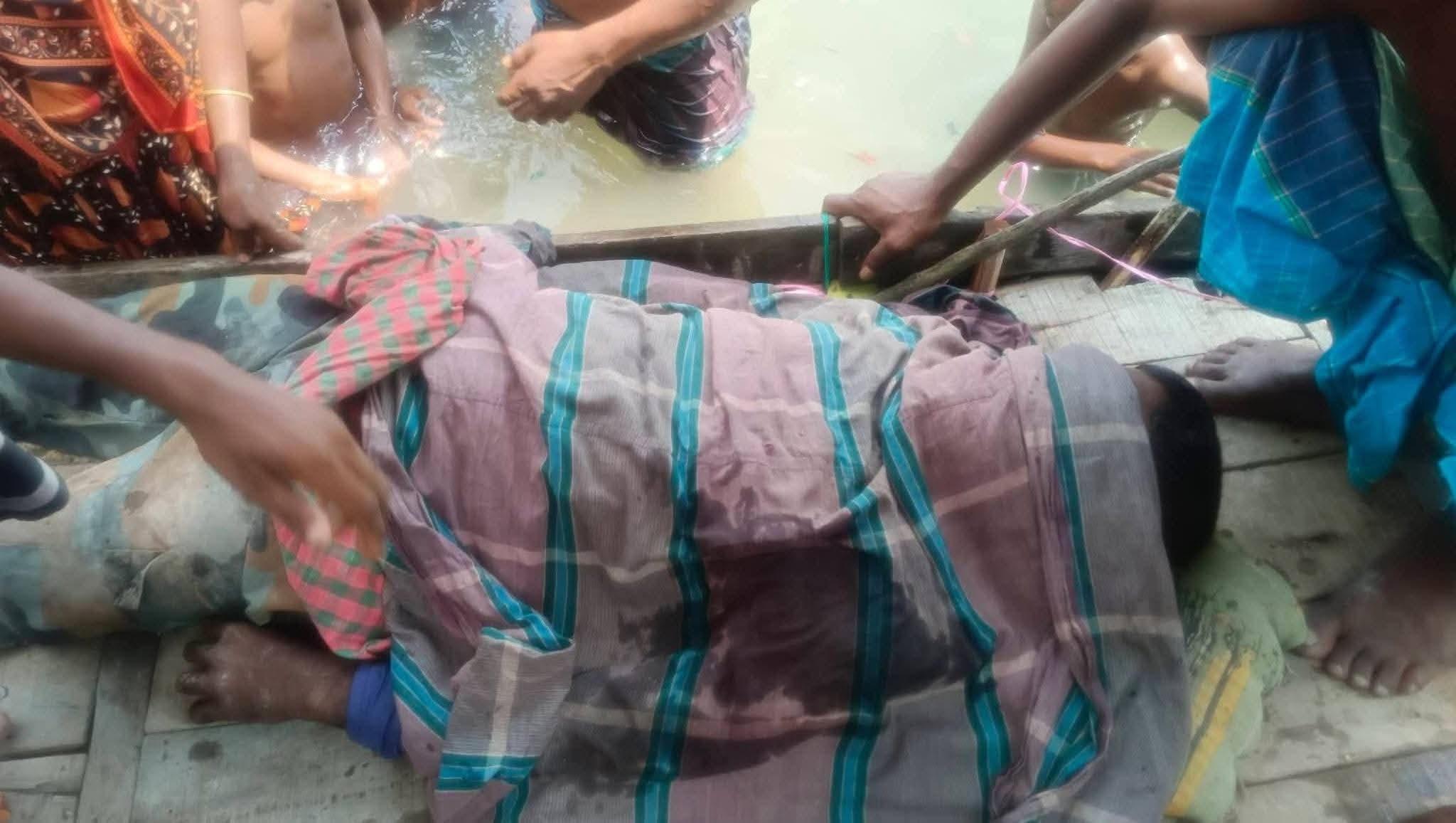 সুন্দরবনে বনবিভাগের ছোড়া গুলিতে কাঁকড়া আহরণকারী জেলের মৃত্যুর অভিযোগ
