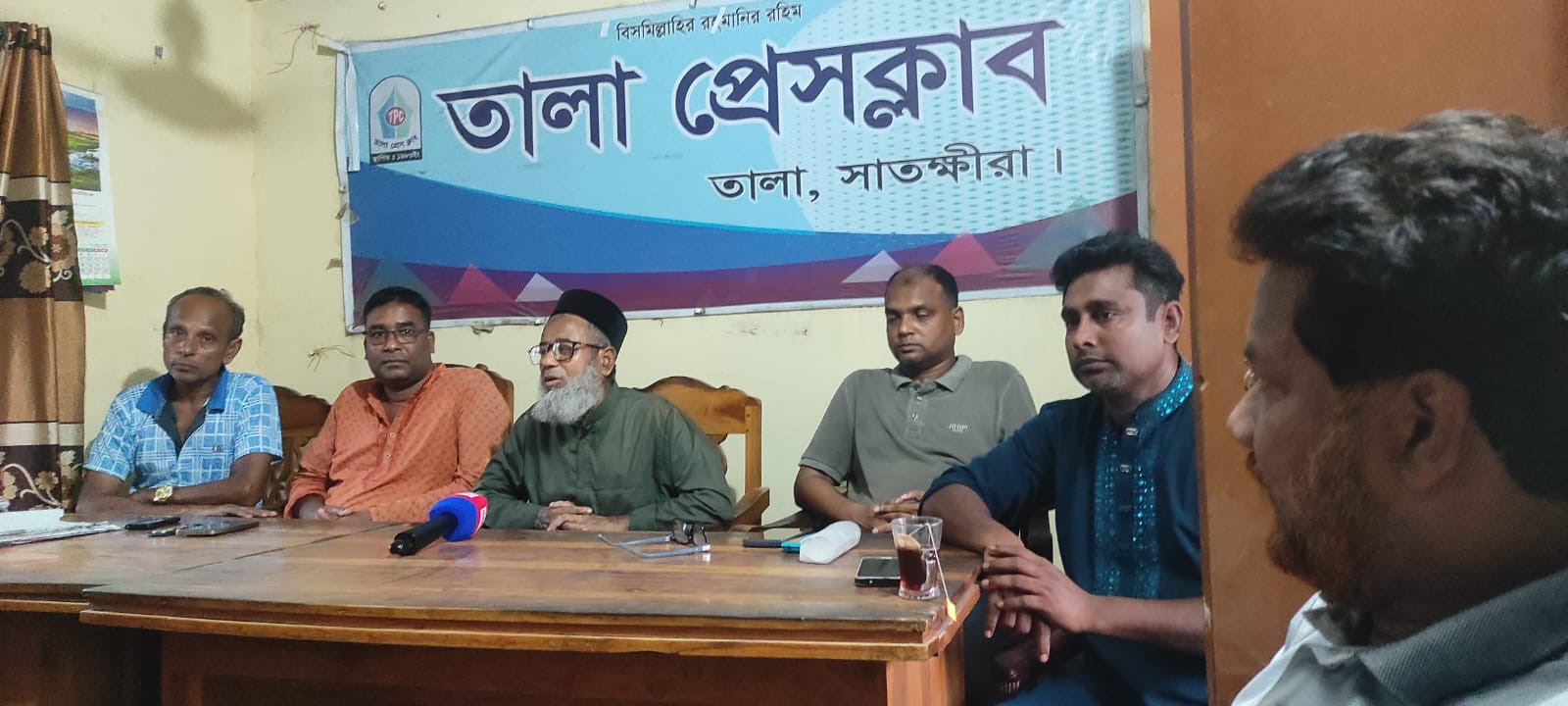 তালায় সাংবাদিকদের সঙ্গে জামায়াত নেতার মতবিনিময়