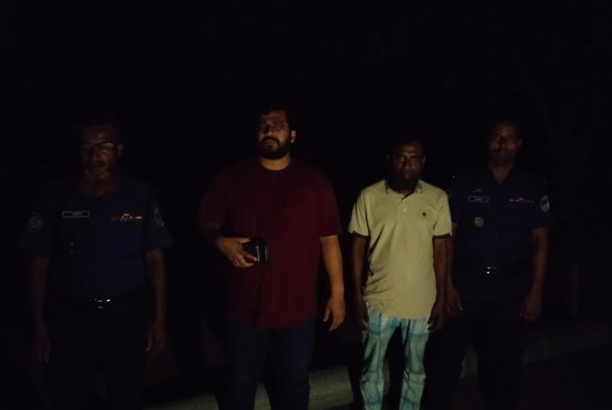 অবৈধ বালু উত্তোলন ঠেকাতে খোলপেটুয়া নদীতে রাতে অভিযান