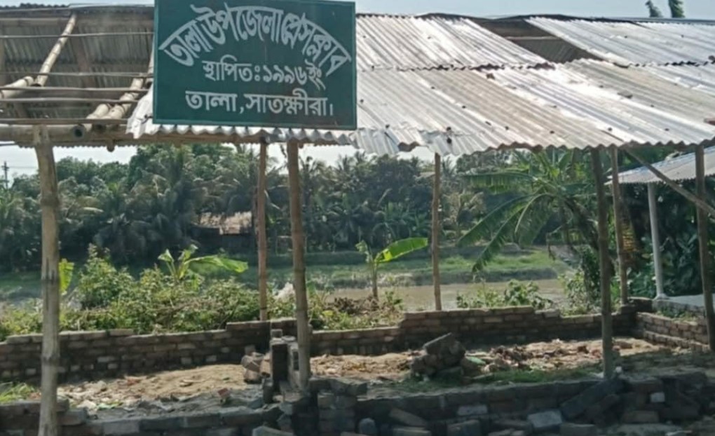 তালায় উপজেলা প্রেসক্লাবের নির্মাণাধীন ভবনে ভাঙচুর