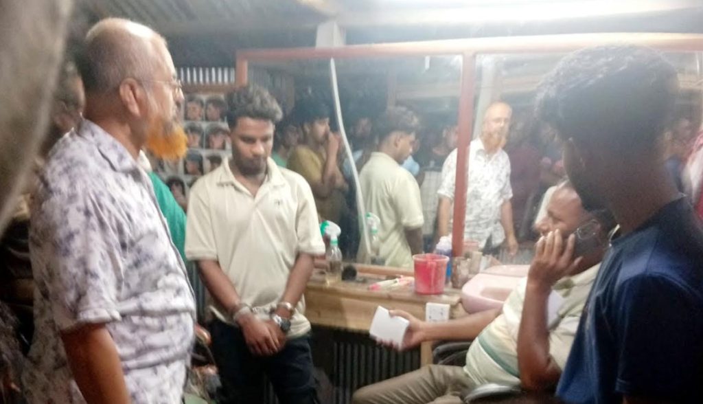 তালায় ১০ পিস ইয়াবাসহ যুবক আটক
