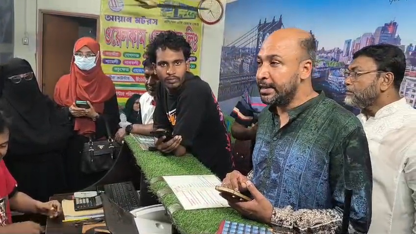 সাতক্ষীরার বিভিন্ন পরিবহণ কাউন্টারে বিআরটিএ খুলনা বিভাগীয় পরিচালকের আকস্মিক পরিদর্শন