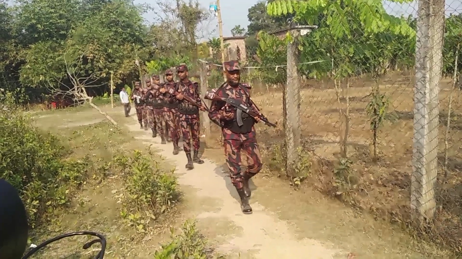 শার্শাসহ বিভিন্ন সীমান্তে বাড়তি সতর্কতা জারী করেছে বিজিবি