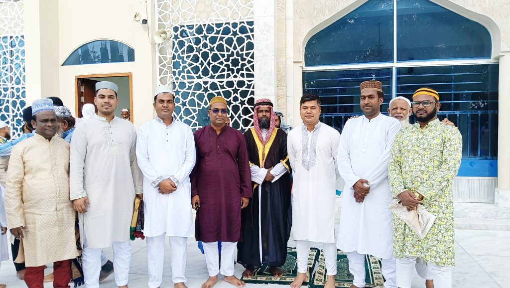 পবিত্র ঈদুল আজহার নামাজ তালা মডেল মসজিদে অনুষ্ঠিত