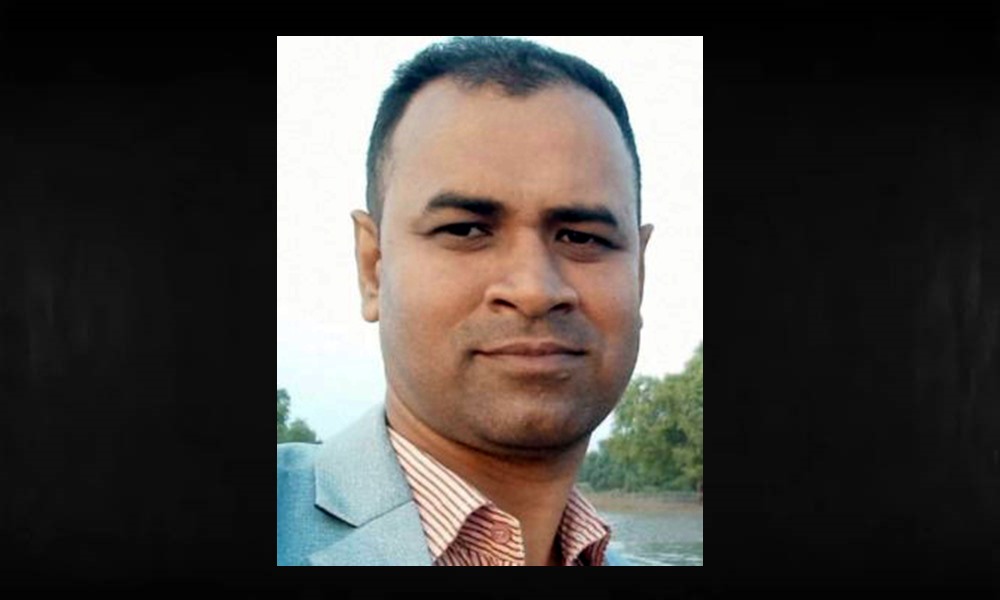 কয়রায় সিঁধ কেটে ঘরে ঢুকে ওষুধ ব্যবসায়ীকে কুপিয়ে হত্যা, স্ত্রী আহত