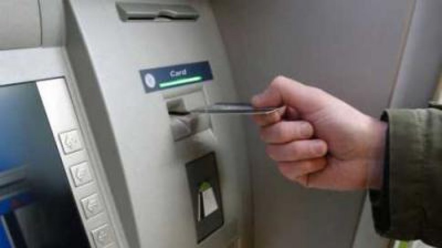 এটিএম বুথে টাকা নেই, মানুষ যাবে কোথায়?