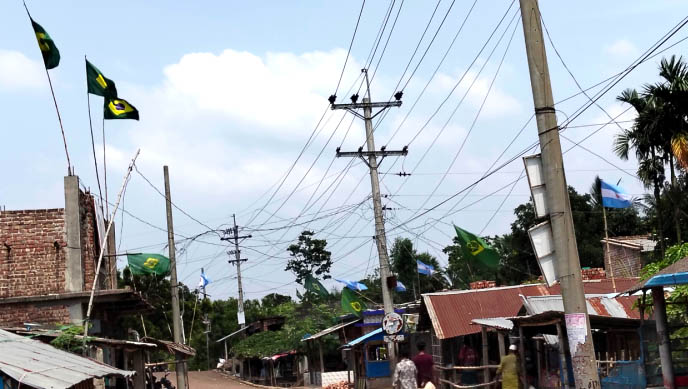 সাতক্ষীরায় শুরু হয়ে গেছে বিশ্বকাপ উন্মাদনা, উড়ছে আর্জেন্টিনা-ব্রাজিলের পতাকা