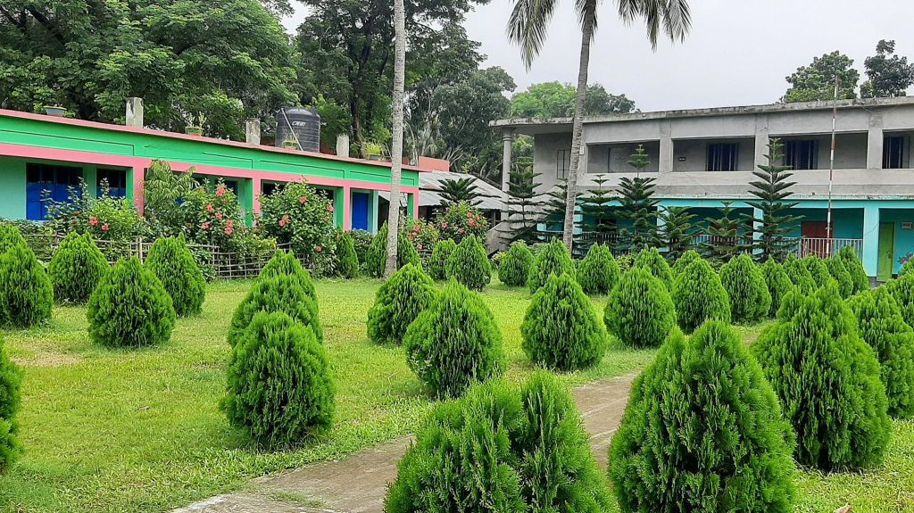 সাব-কন্ট্রাক্টরের প্রতারণায় ধানদিয়ায় স্কুল ভবনের নির্মাণকাজ মাঝপথে বন্ধ, ক্ষতির মুখে প্রতিষ্ঠান