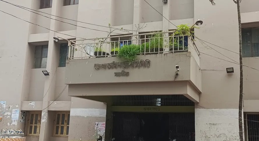 আদালতে অবৈধ অর্থ লেনদেন বন্ধে সাতক্ষীরা জেলা আইনজীবী সমিতির কঠোর বার্তা