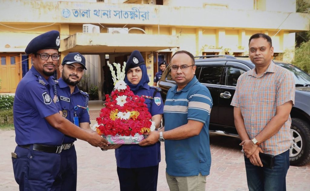 তালা ও পাটকেলঘাটা থানা পরিদর্শন করলেন পুলিশ সুপার