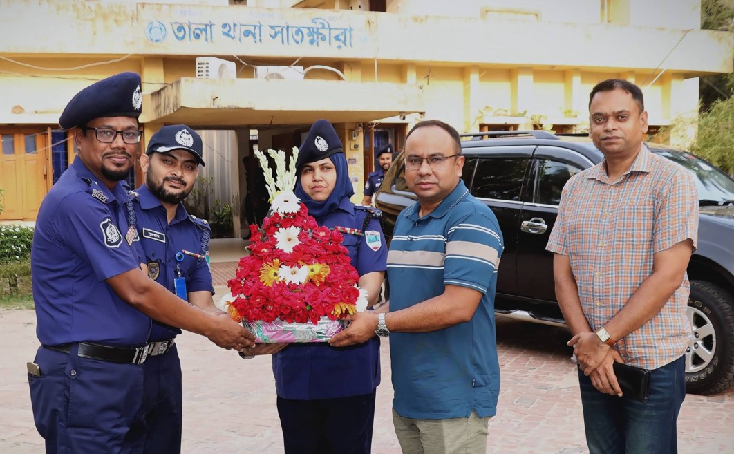 তালা ও পাটকেলঘাটা থানা পরিদর্শন করলেন পুলিশ সুপার