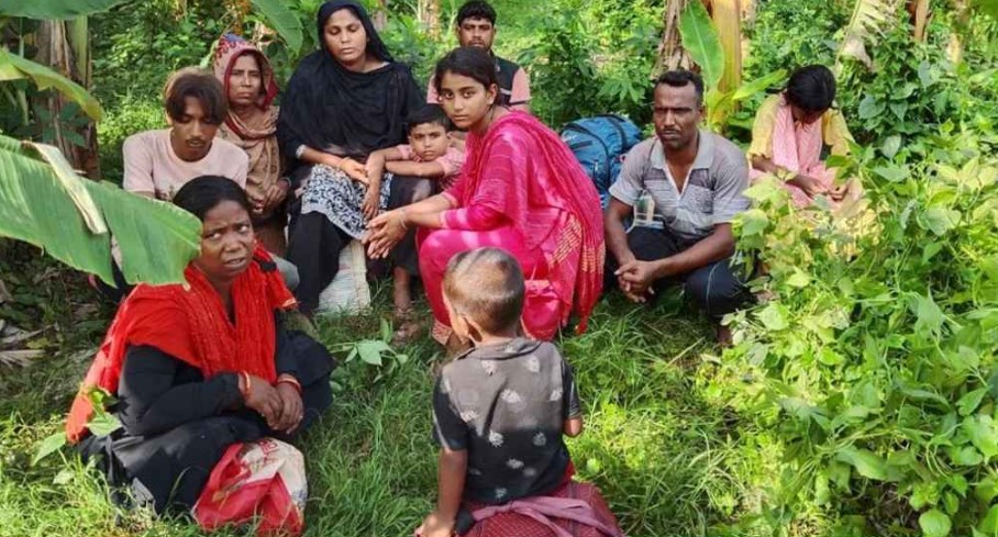 সীমান্তে অবৈধ অনুপ্রবেশের অভিযোগে আটক ১০