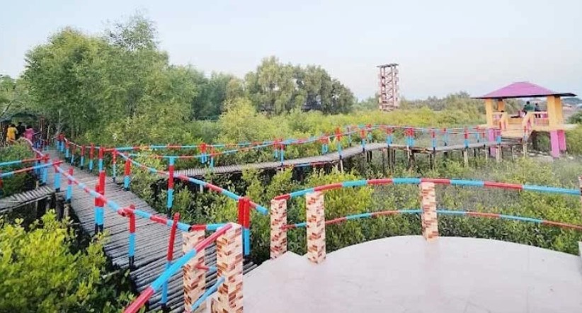 ঈদে সাতক্ষীরার পর্যটনকেন্দ্রে মানুষের ঢল