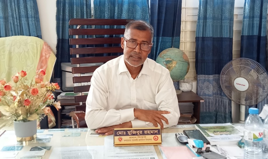 কলারোয়ায় ‘শিষ্টাচার ও নৈতিকতায় সফল শিক্ষক’ মুজিবুর রহমান