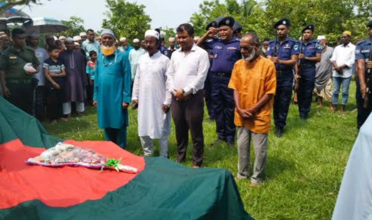 আশাশুনিতে বীর মুক্তিযোদ্ধা আব্দুল্লাহ সরদারকে রাষ্ট্রীয় মর্যাদায় দাফন