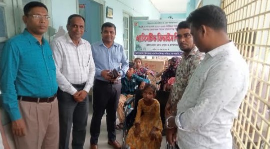 আশাশুনিতে বিশেষ চাহিদা সম্পন্ন শিশুদের মাঝে সহায়ক উপকরণ বিতরণ